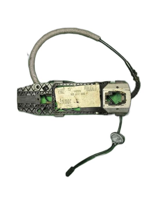 Suporte da maçaneta externa da porta dianteira VW SCIROCCO III 1K8837885F (OEM)