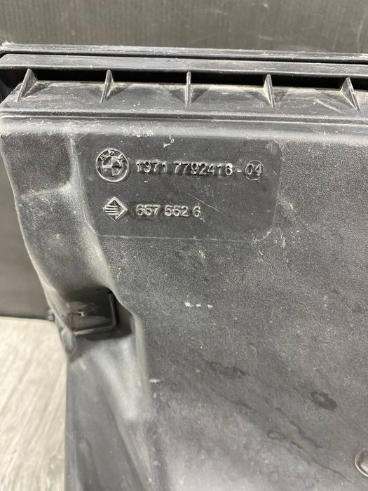 Корпус повітряного фільтра BMW E61 Код:1496