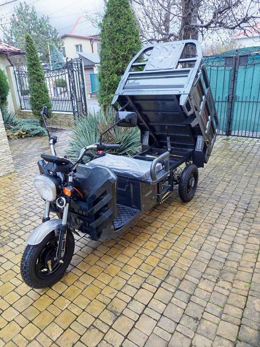 Электроскутер Titan Cargo трицикл 3-х местный 2500W/32A серый 2026