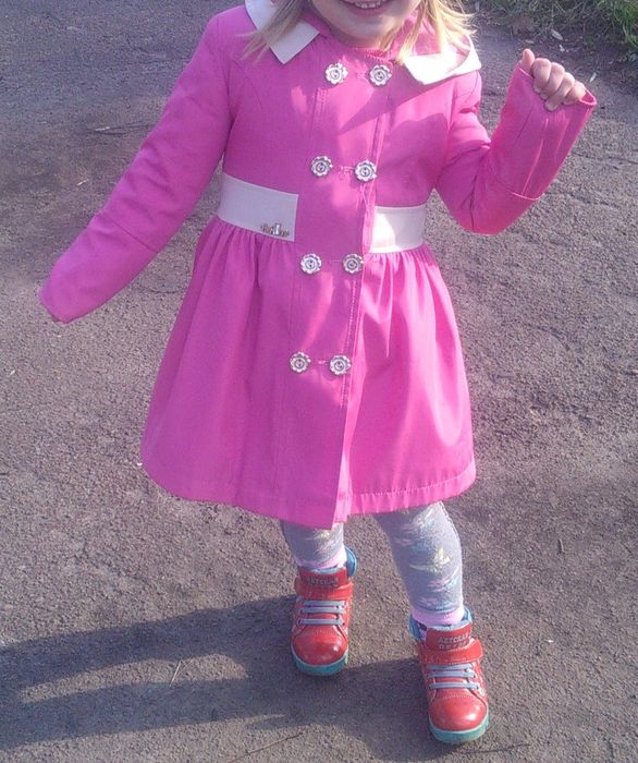 Весняне пальто для дівчинки