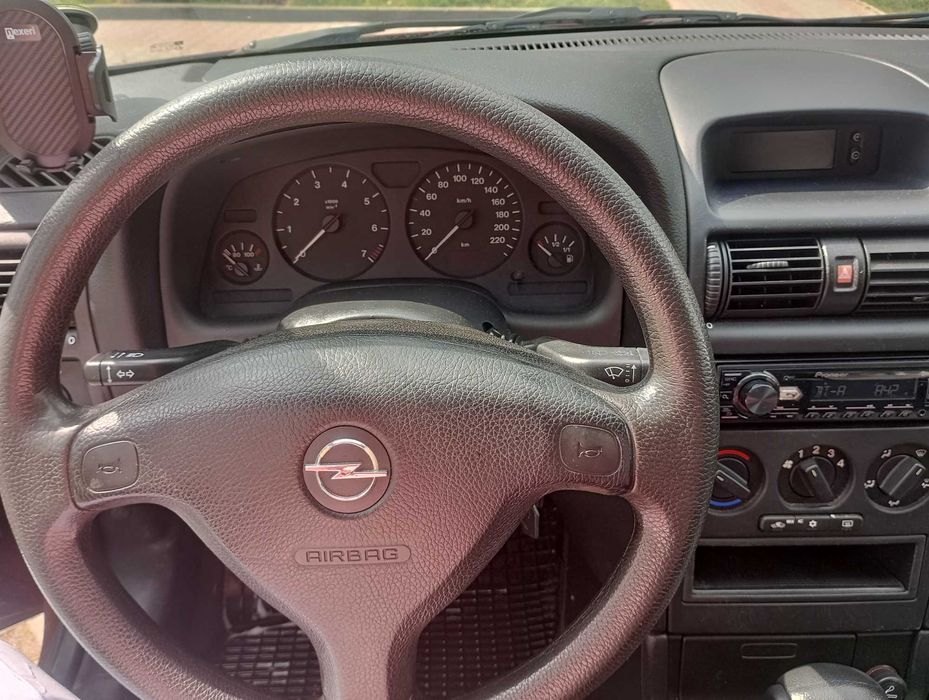 samochód Opel Astra