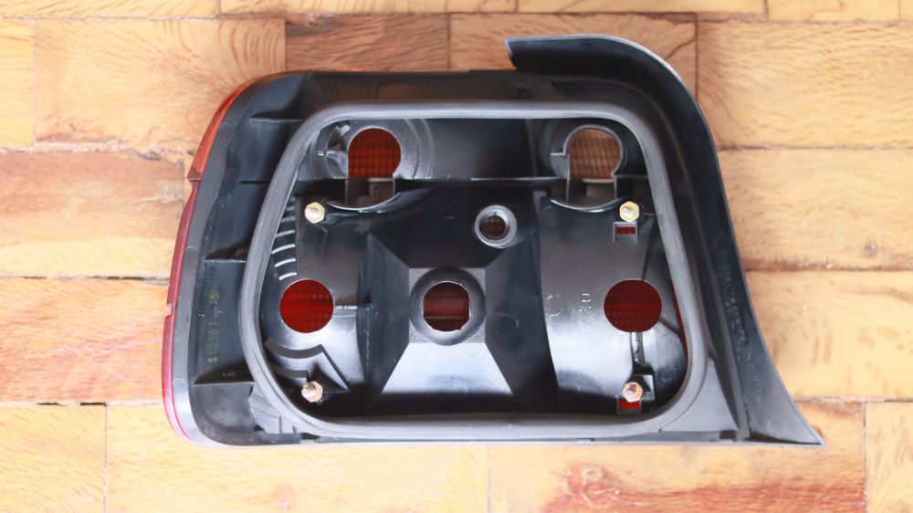 Farolim Traseiro Direito BMW 3 Compact E36 – Original