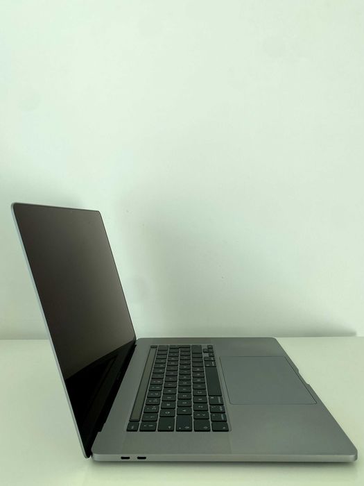 MacBook Pro 16" (2019) i9 32GB 1TB – Damaged Display, Works with External Monitor64738742121603123