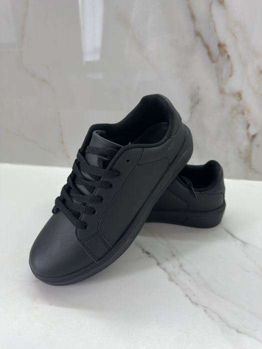 Кросівки чоловічі