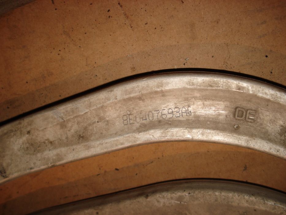 Рычаг подвески Audi, Volkswagen, SEAT, Skoda, VW, кн: 8E0407693AG