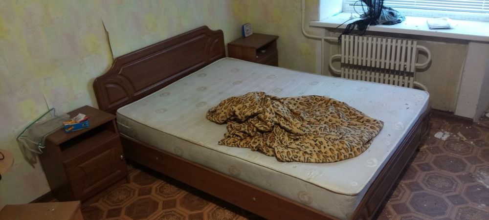 Обмен двух спальня кровать + 2 тумбочки и газовая печка