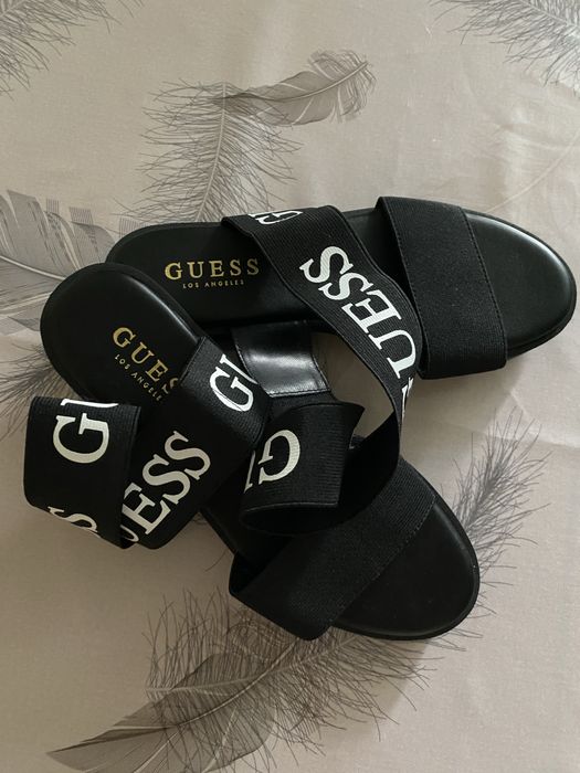 Женские босоножки GUESS
