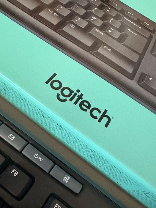 Logitech bezprzewodowa klawiatura z myszką
