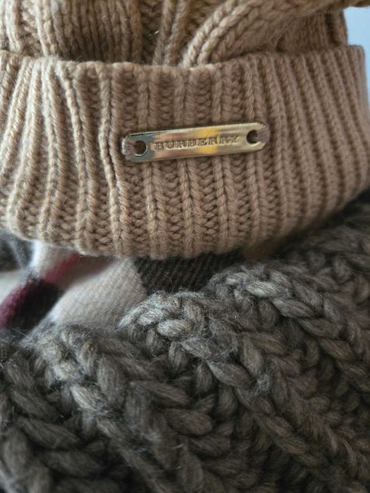 Czapka "Burberry" z pomponem z lisa