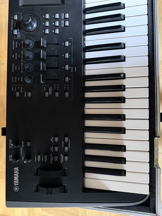 Yamaha MODX7  w Perfekcyjnym Stanie - Gratisy !!!