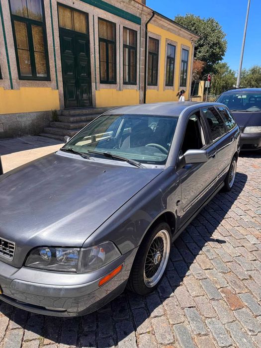 Volvo V40 Carrinha – 240.000 km – Oportunidade (Com ou Sem Jantes Especiais)