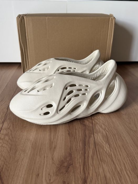 Yeezy Foam Runner Sand 43