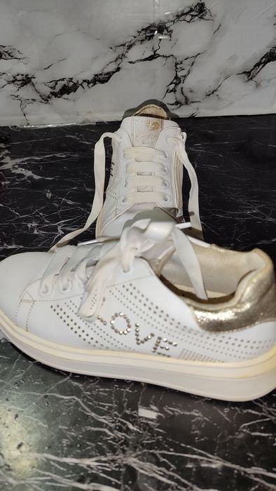 Обувь на дівчинку