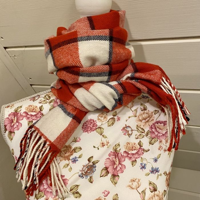 Ekegancki brytyjski szalik w kratkę