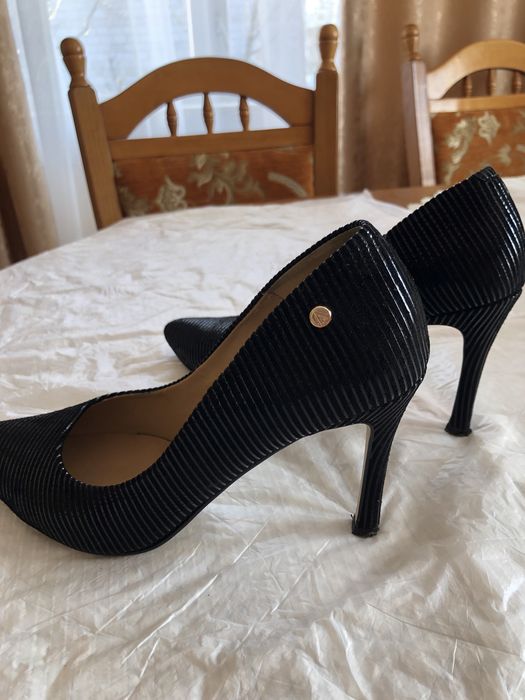 Туфлі чорні на каблуку 38 розміру