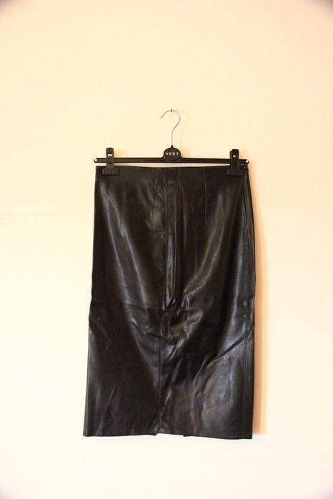 Saia de cabedal preta da Bershka M