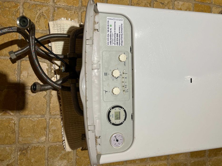 Caldeira Ferroli Domina F 24 E – Aquecimento Central e Águas Quentes Sanitárias – 24 kW Preço: 150 €