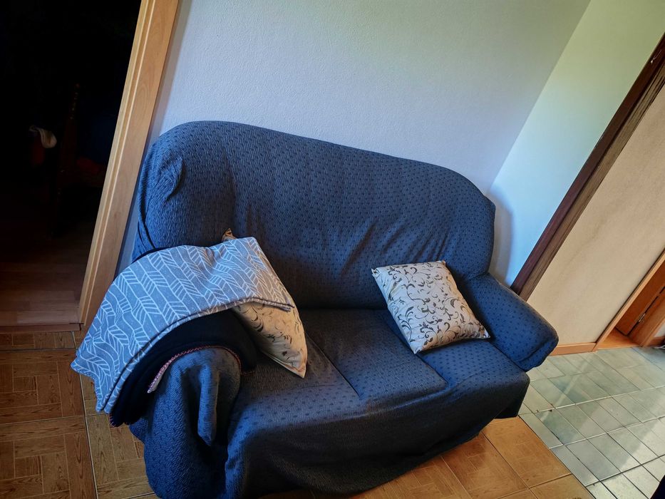 Sofá de 3 lugares convertível em cama + capa de proteção