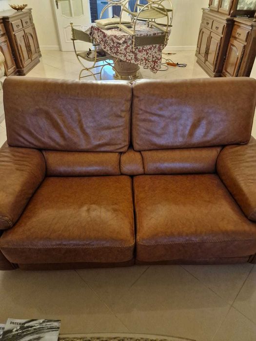 Sofás em Pele Autêntica Castanha (2 e 3 lugares)