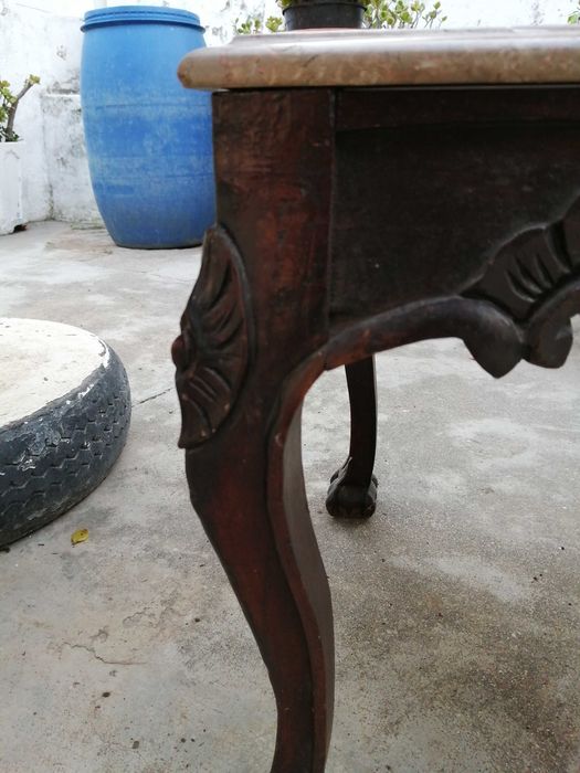 mesa pequena de sala muito  antiga , ver fotos , ler anuncio