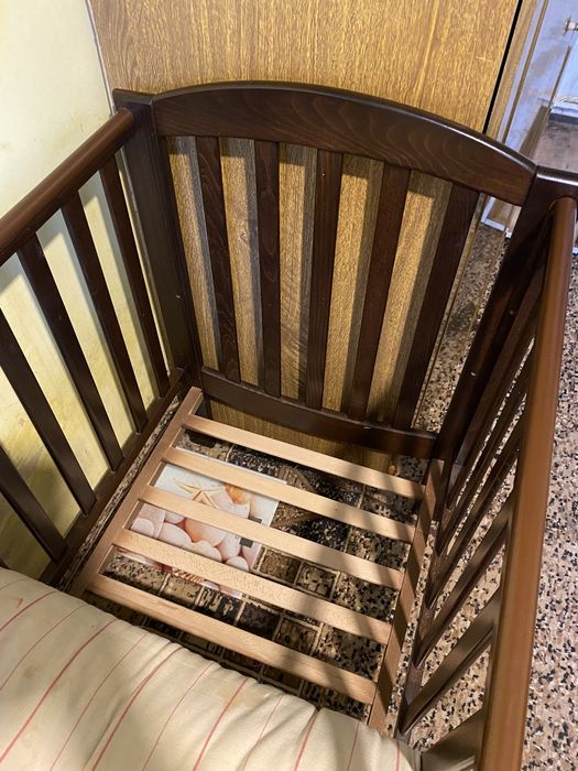 Продам кроватку с маятником