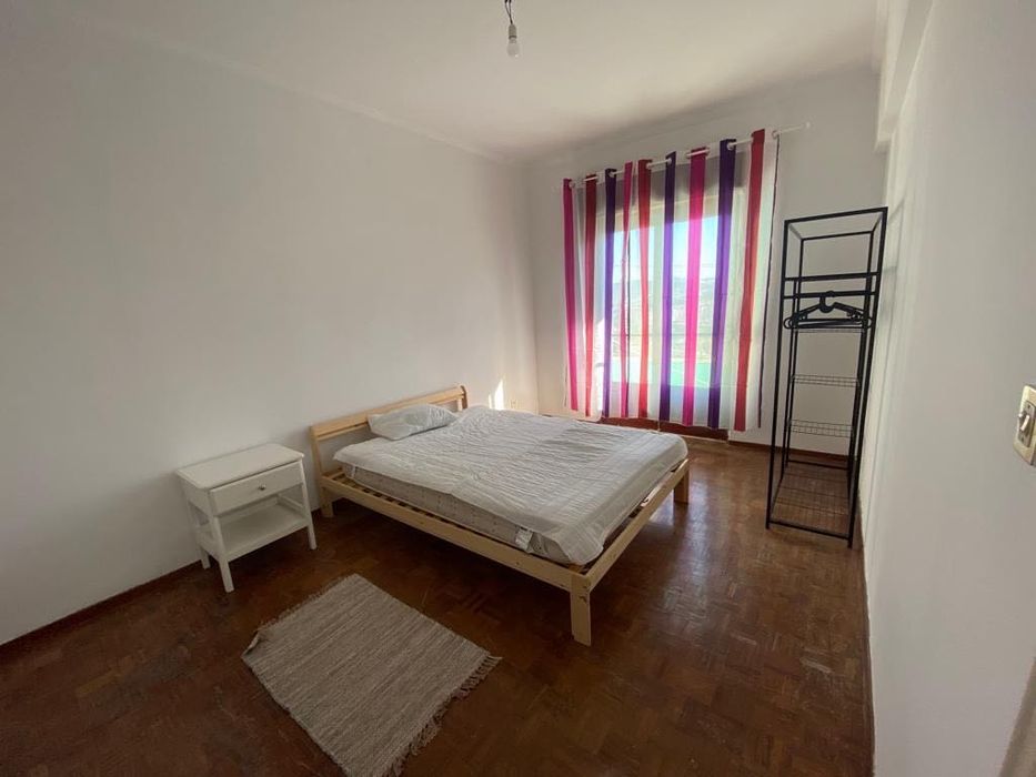 Aluguer 2 quartos entrada imediata Loures