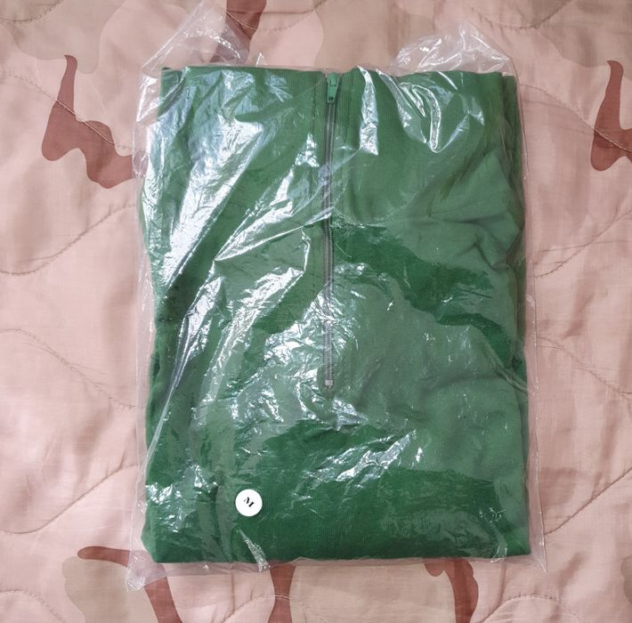 1 Sweatshirt gola alta com fecho verde - M