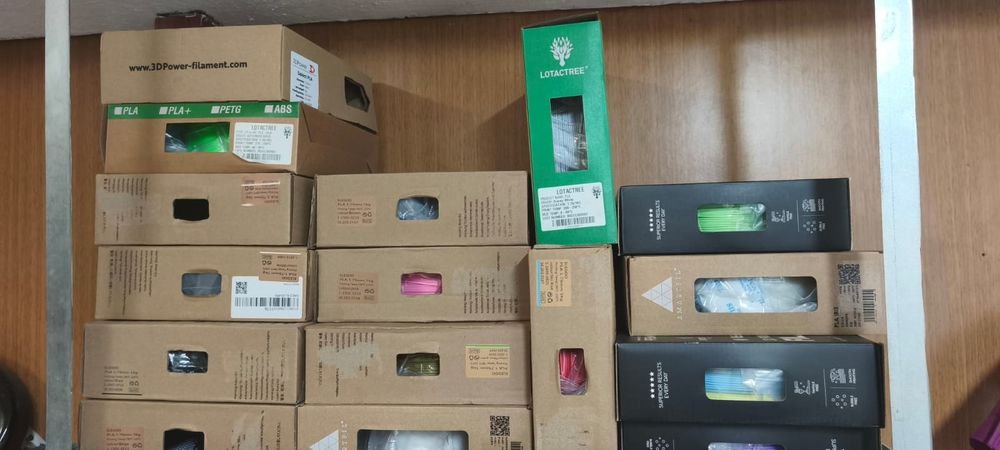 BAMBU LAB A1 com vários acessórios