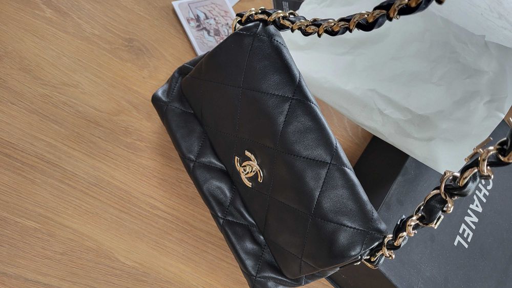 Torebka na ramię Chanel 21C Black Lambskin Limitowana edycja