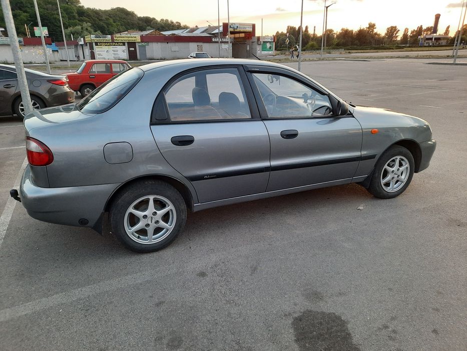 Автомобіль Daewoo Lanos