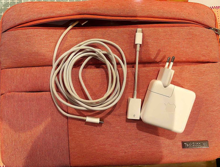 MacBook Pro 14" (M3 Pro, 18 GB RAM / 512 GB SSD) – jak nowy!