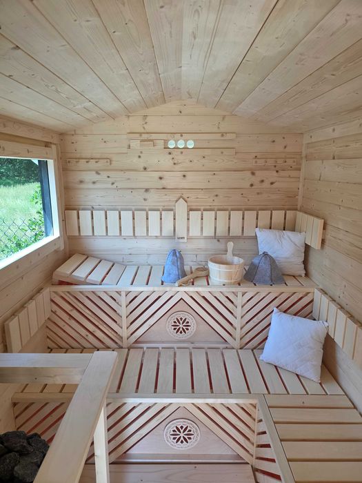 zestaw sauna sucha typu domek z jacuzzi