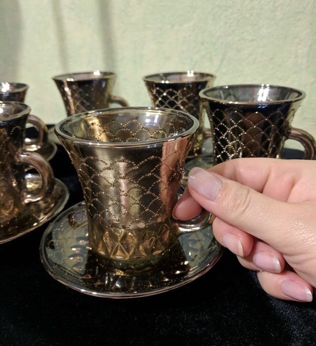 Красивый золотой кофейный сервиз на 6 персон