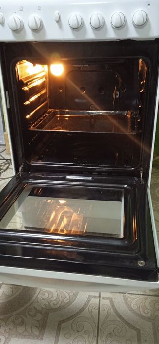 Газова плита б/в Indesit 50/50 поджигом, духовка газова.