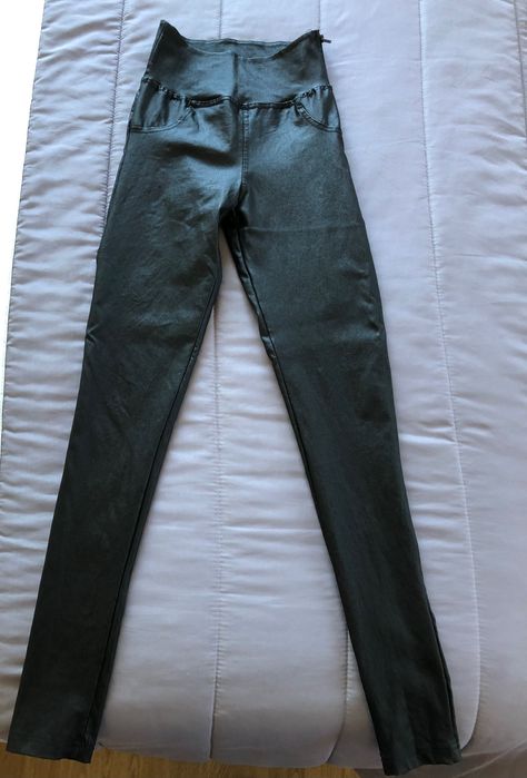 Leggins em pele cintura subida