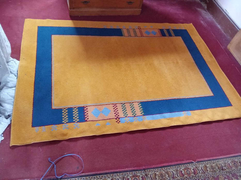 5 carpetes + cobertores tudo como novo em bom estado