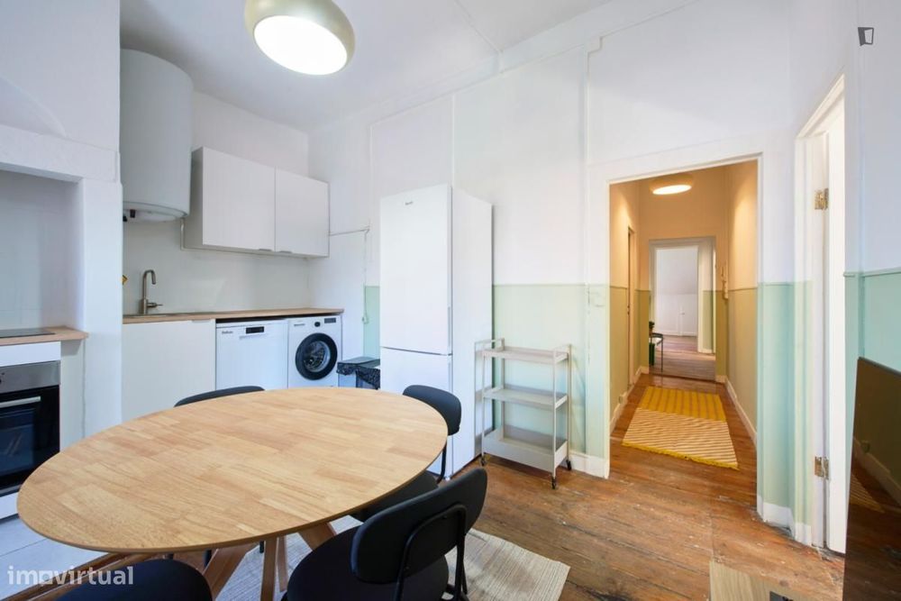 Quarto - localizado em São Bento Lisbon