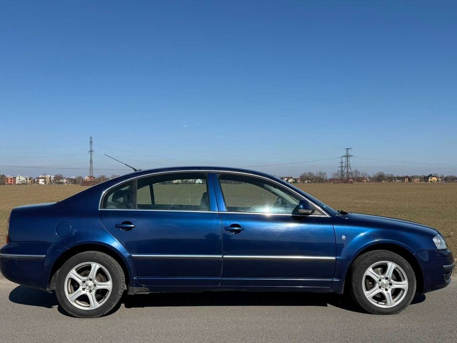 Skoda Superb седан,