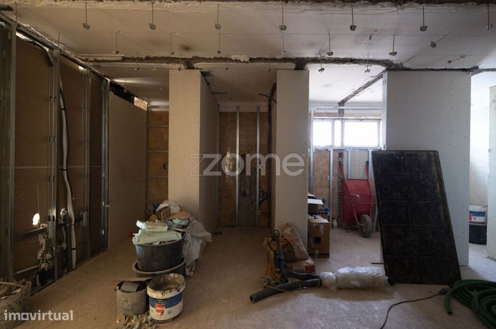 Apartamento T0 Novo c/ Varanda e Arrecadação na Rua Machado Vilela