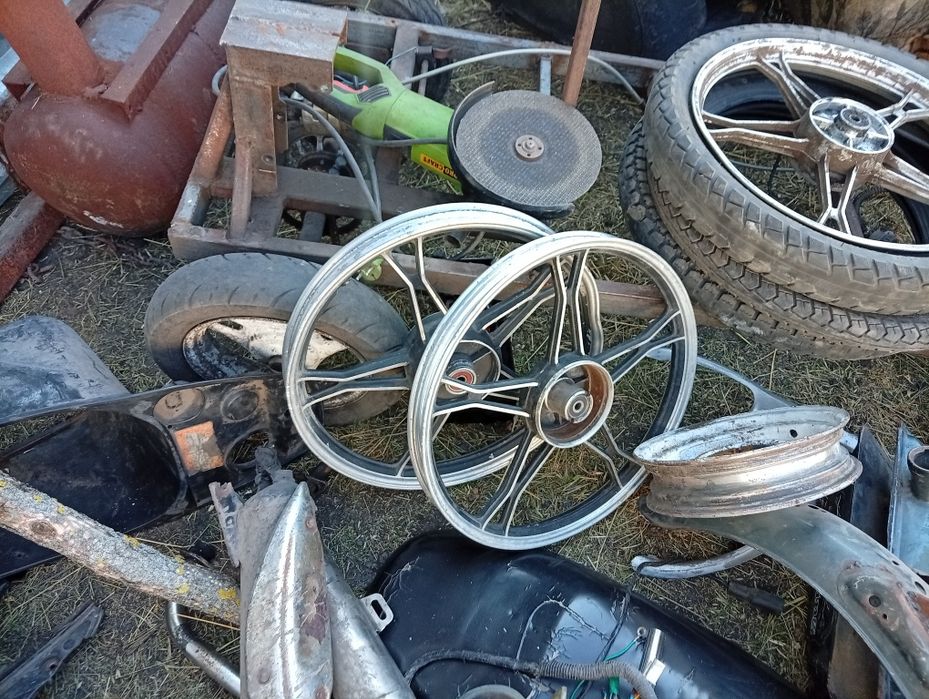 Продам колеса все чо на фото за ціною в приватні повідомленя