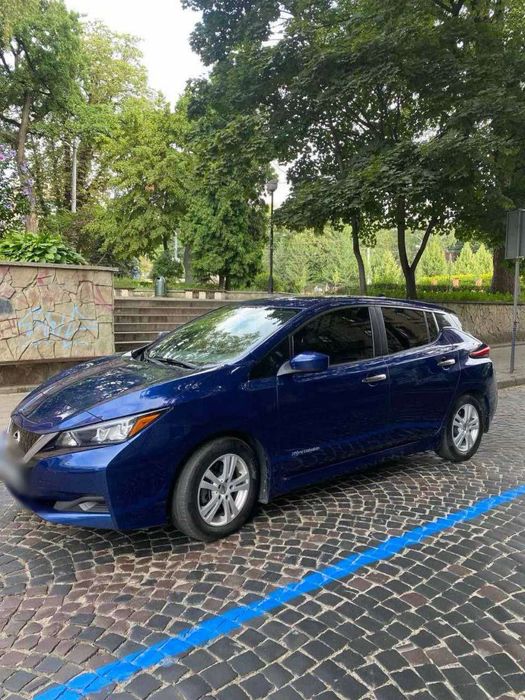 Продам Nissan Leaf 2018