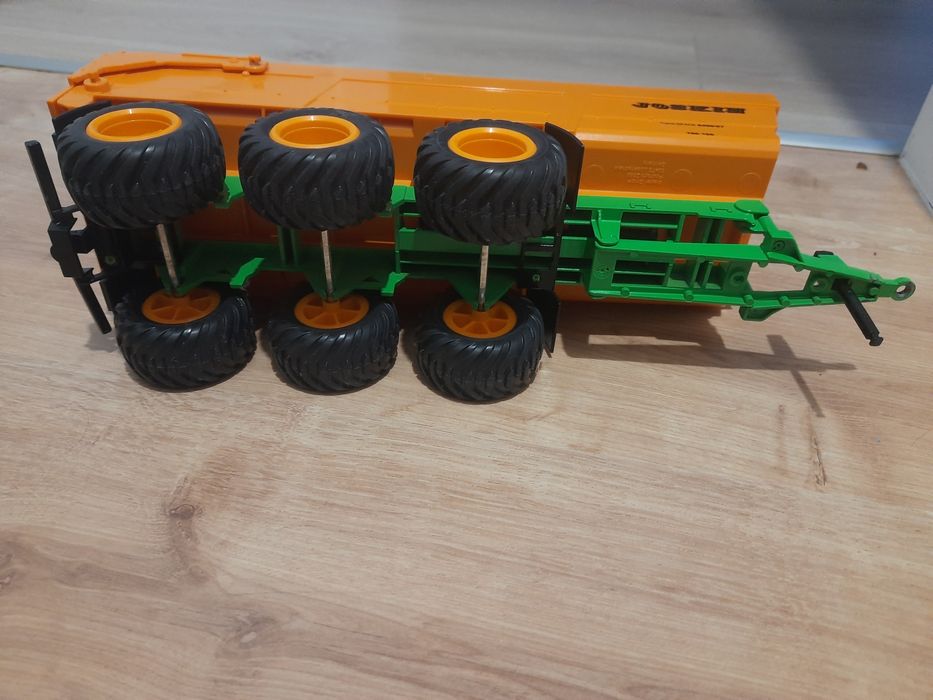 Traktor Fendt 724 Vario+przyczepa Joskin trans space 8000/27