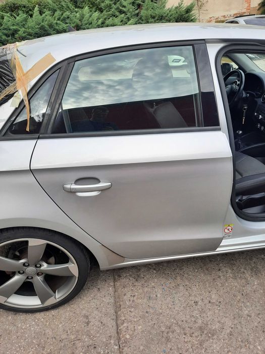 Drzwi prawy tył LX7W Audi A1