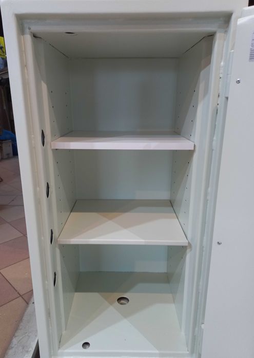 Sejf kasa pancerna Konsmetal KP 100, II klasa odporności na włamanie