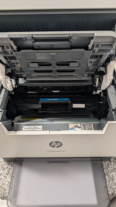Impressora laserjet HP M234DWE, com 2000 impressões apenas
