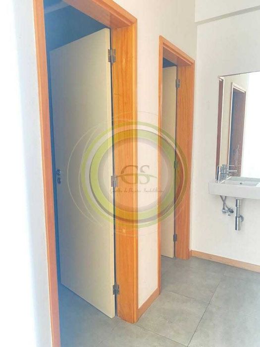 Loja Comercial para Arrendamento em Aver-o-Mar.