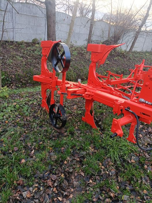pług obrotowy dwuskibowy  lemken