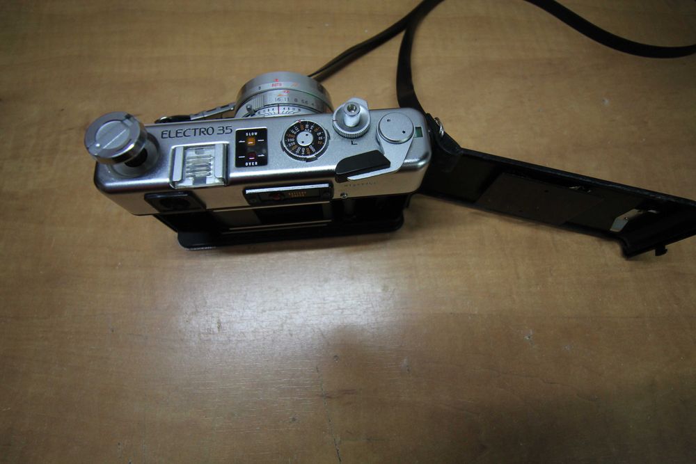 uma lendária câmara Yashica Electro 35 GSN  japonesa de 35mm