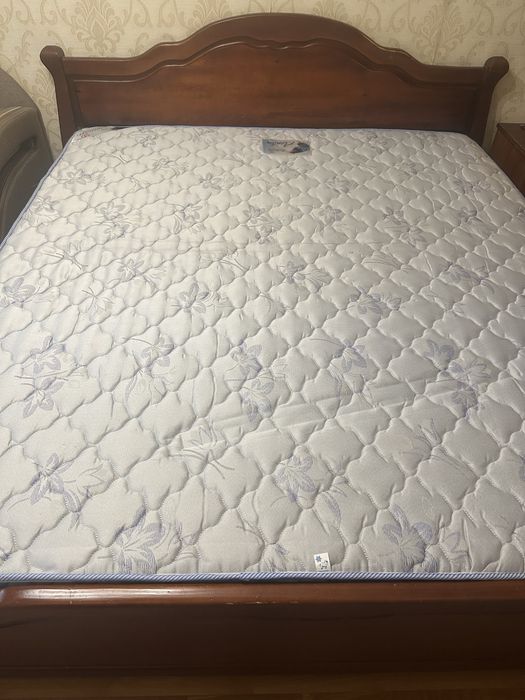 Кровать 2|1,8 в отличном состоянии