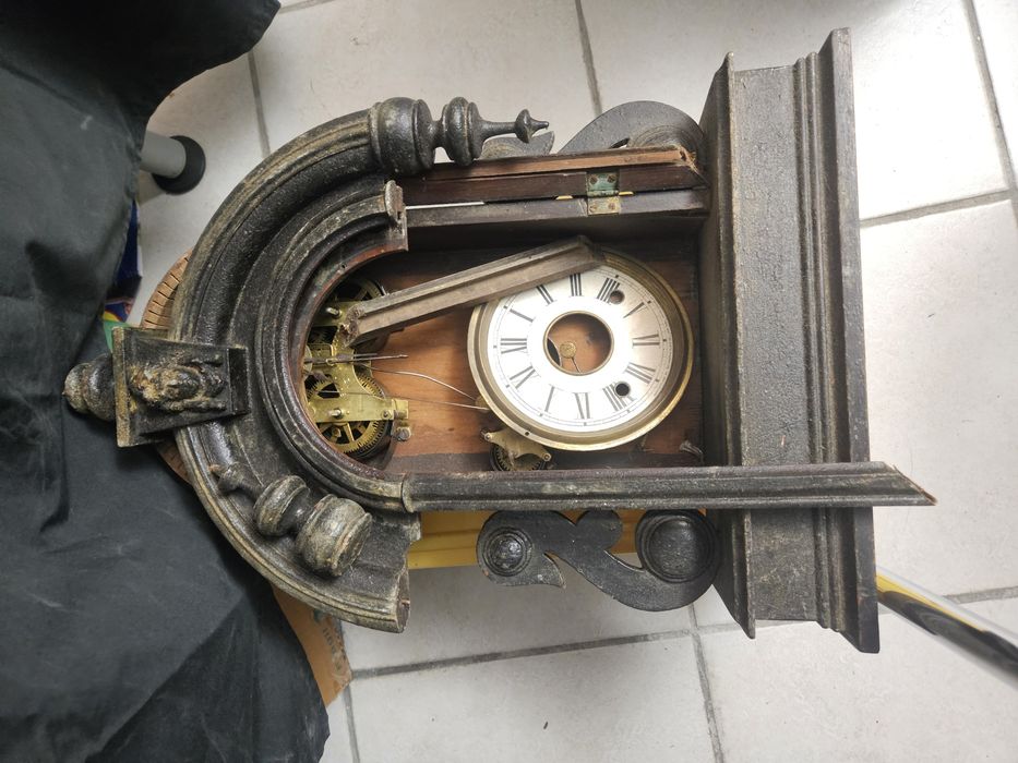 Conjunto de 3 relógios de parede muito antigos para restauro